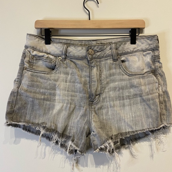 American Eagle Gray Distressed Shorts Size 12